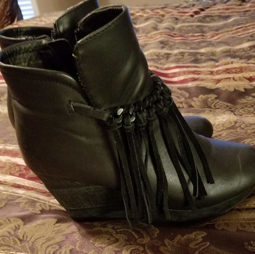 Sbicca Black  leather booties